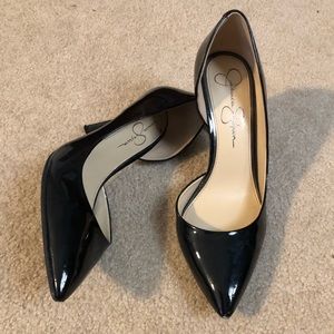 Jessica Simpson pumps